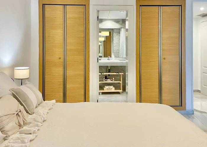 Rs 16 Center Of By Eaw Homes Apartamento Marbella